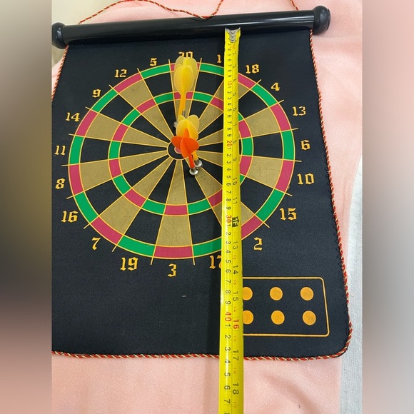 Magnetic Dartboard with Darts - Picture 2 of 5